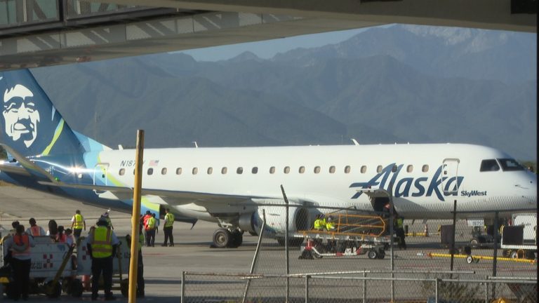 Avión de vuelo internacional en aeropuerto de Los Cabos