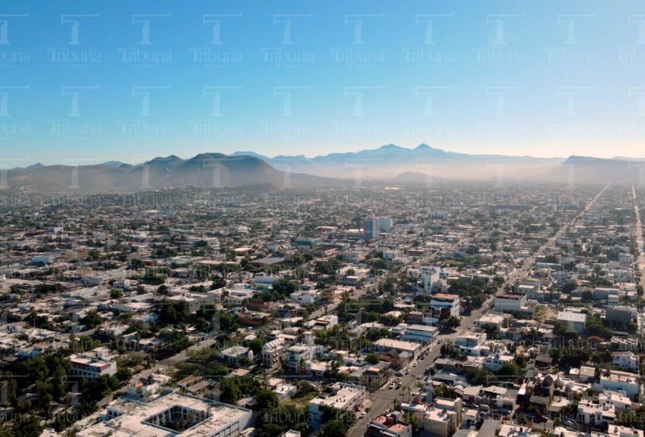 Ciudad con cielo contaminado