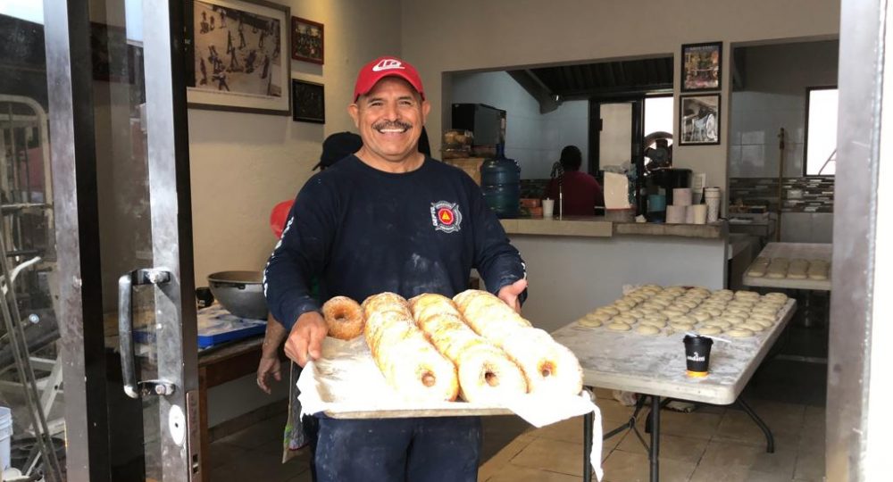 Comandante Carbajal con donas