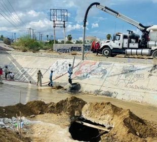 Derrame de aguas negras en canal