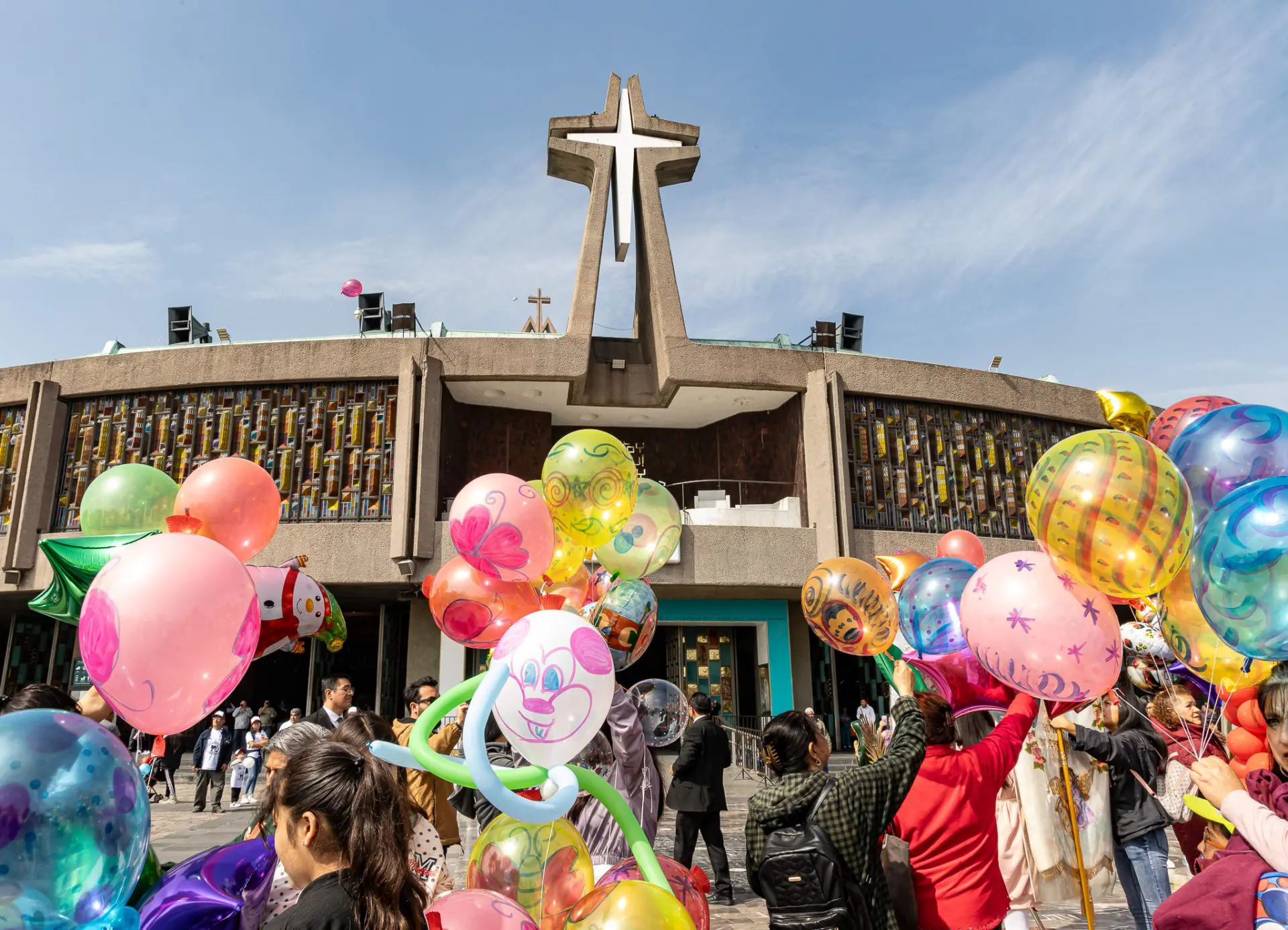 Pese a la gran religiosidad en México, el Día de la Virgen de Guadalupe no es feriado