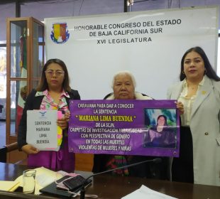 Familia de Mariana Buendía en Congreso de BCS