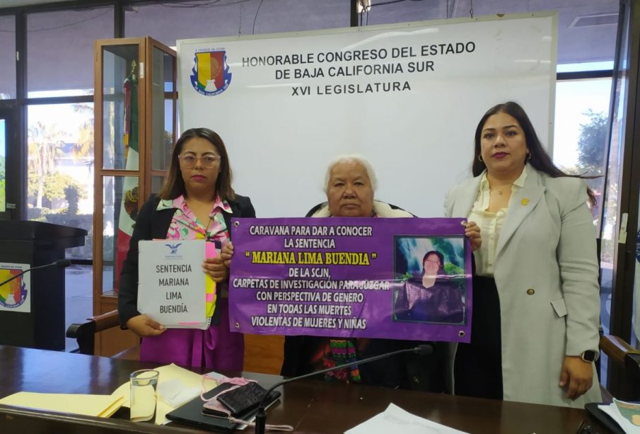 Familia de Mariana Buendía en Congreso de BCS