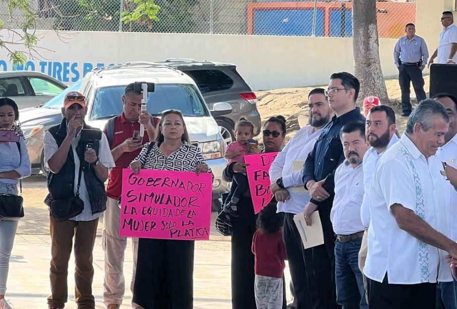 Gremio Rosa de Movilidad manifestándose en evento