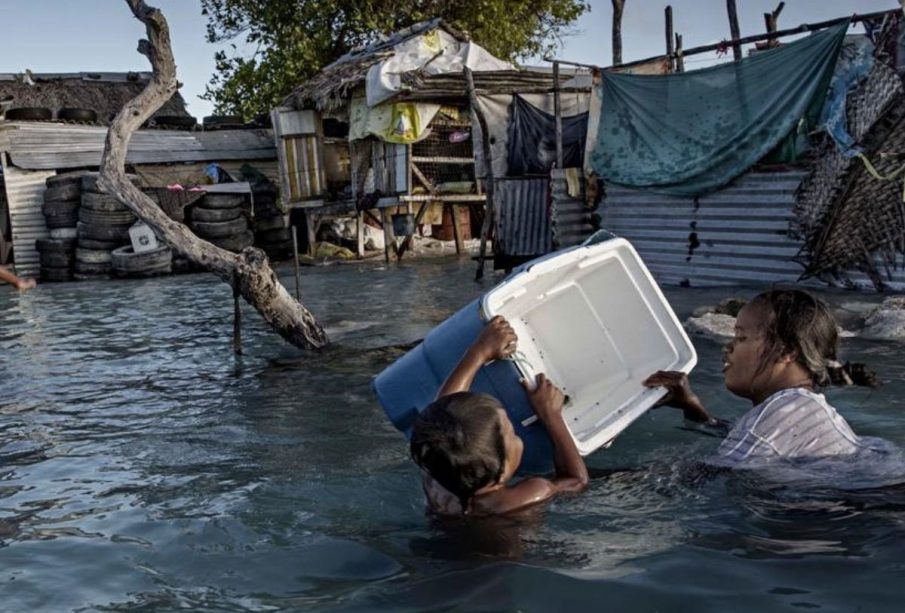 Por su ubicación geográfica, Kiribati, el primer país del mundo en recibir el año nuevo, podría desaparecer muy pronto