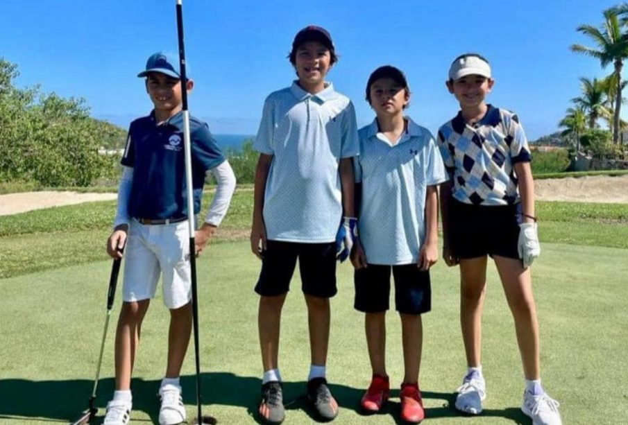 Niños golfistas