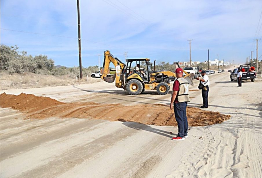 Obras Públicas pavimentando calles