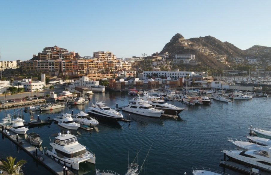 Panorámica de la Marina de Cabo San Lucas