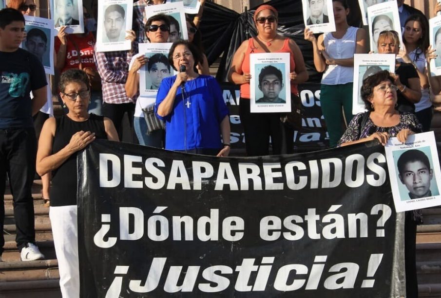 Personas protestando por desaparecidos