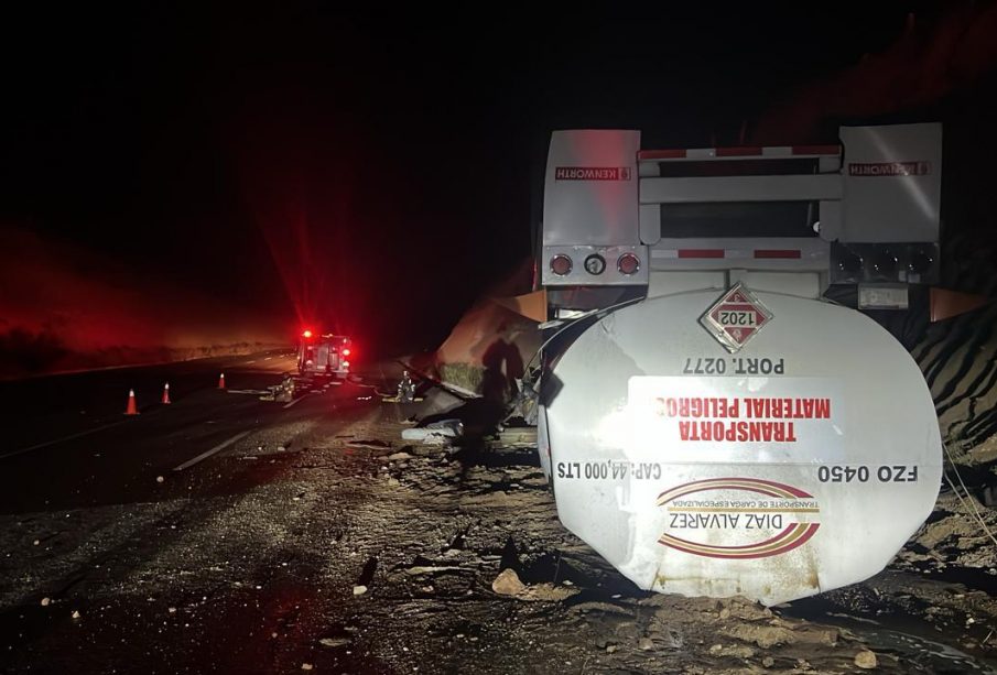 Pipa de combustible volcada en carretera