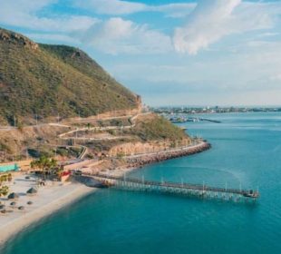 Con su invaluable belleza, playa El Coromuel, es una bella opción para pasar esta temporada