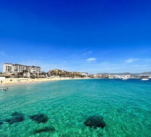 Playa en zona hotelera de Cabo San Lucas