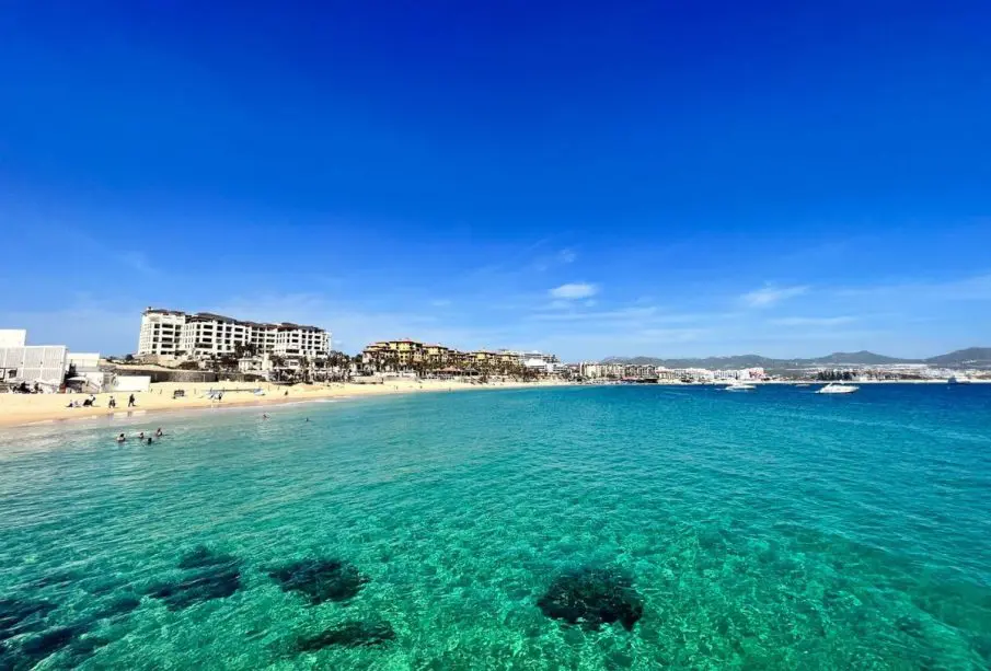 Playa en zona hotelera de Cabo San Lucas