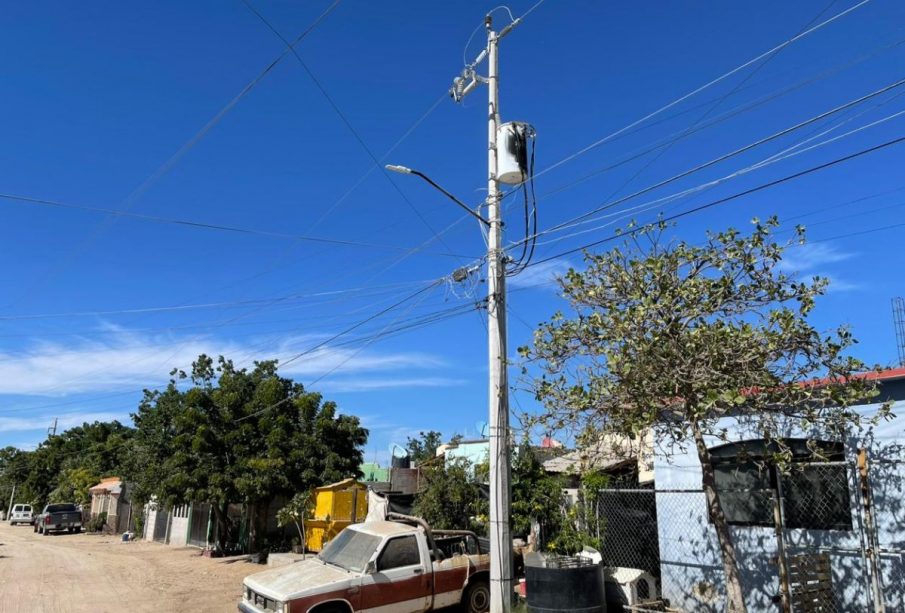 Poste de luz en colonia OIas Altas