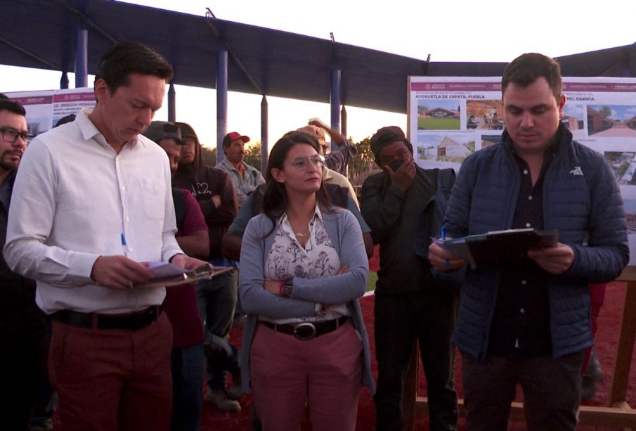 Representanto del “Grupo Zohmex” comprometiendose con trabajadores de El Piojillo