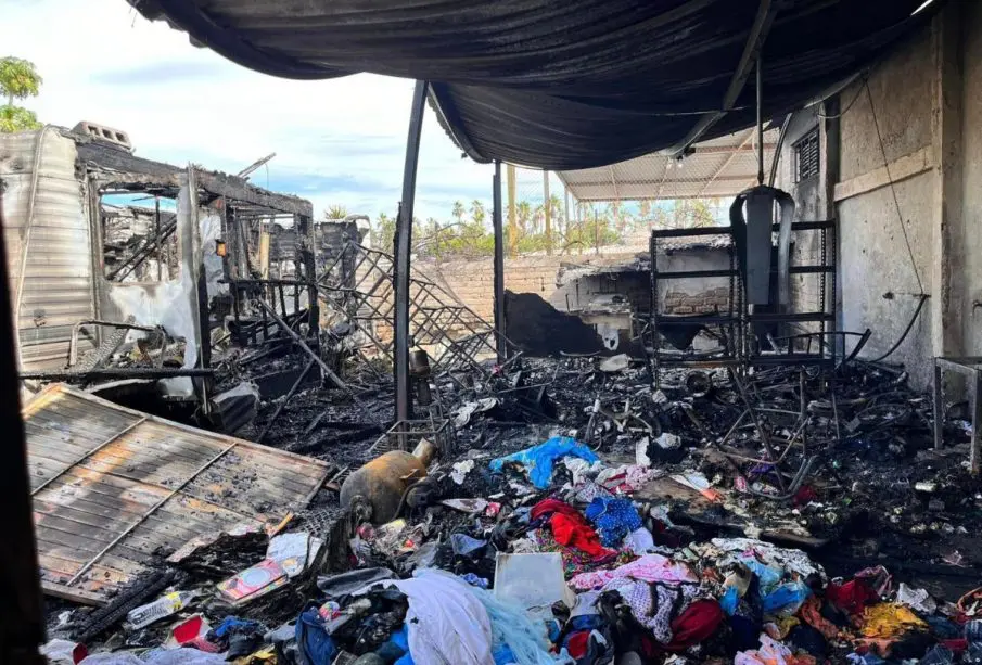 Restos de casa quemada en Comondú