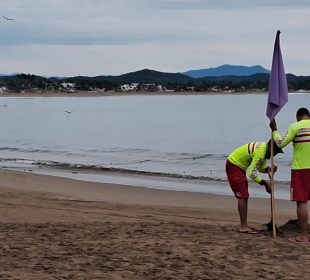 Este sábado retirarán la bandera morada de las playas del Sur de Jalisco