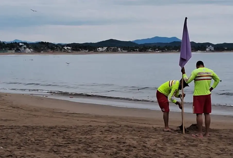 Este sábado retirarán la bandera morada de las playas del Sur de Jalisco