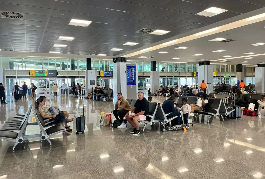 Sala de espera del aeropuerto de Los Cabos