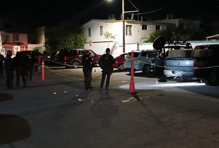 Sitio acordonado donde encontraron casquillos y pertenencias de mujer