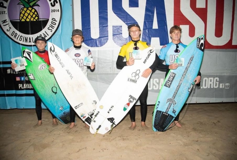 Surfistas en Campeonato USA Surfing Prime West