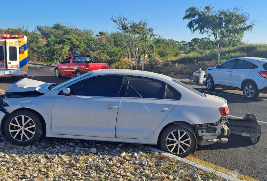 Vehículo chocado en la carretera transpeninsular