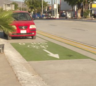 Vehículo estacionado en la calle