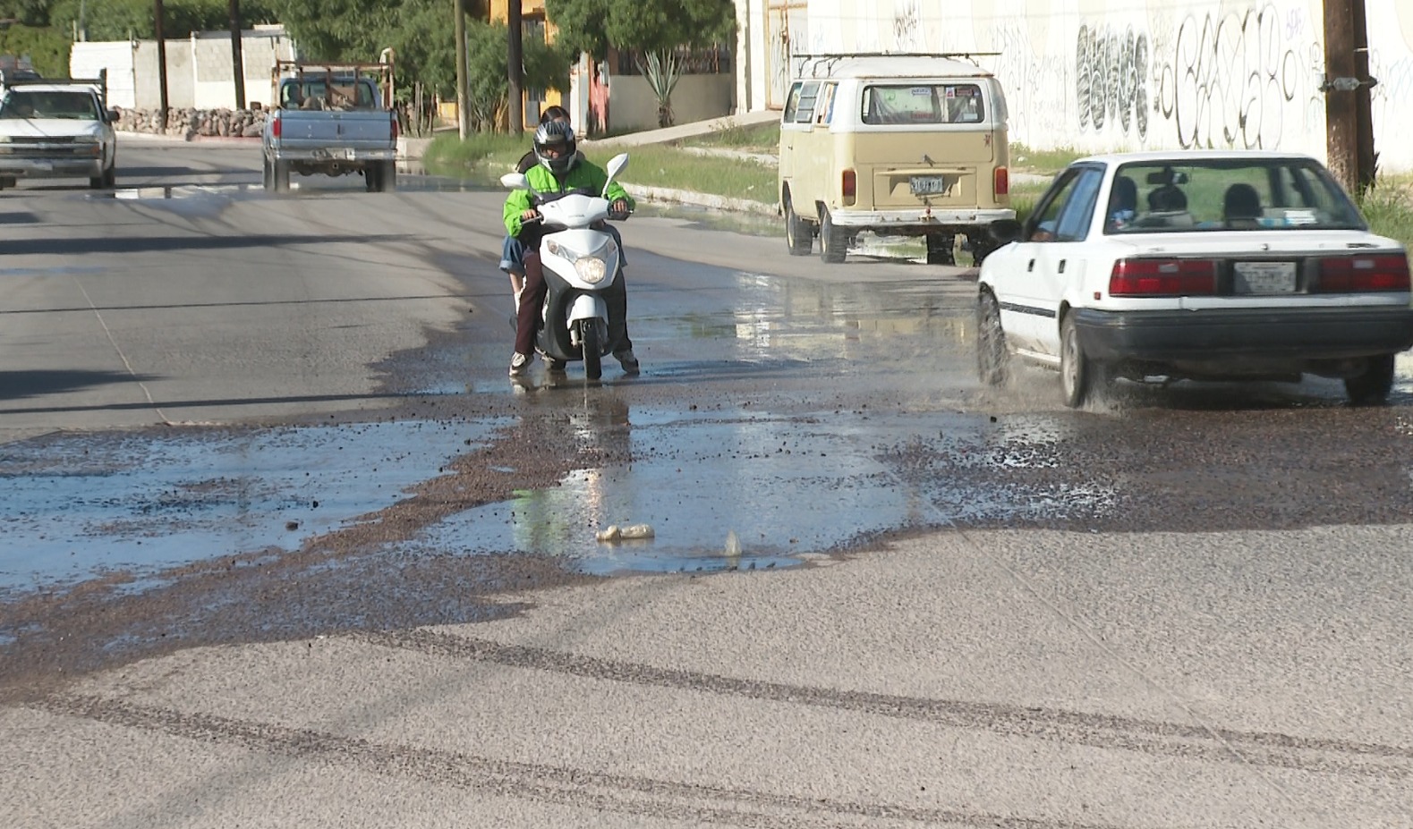 Fuga de aguas negras en la colonia Ladrillera