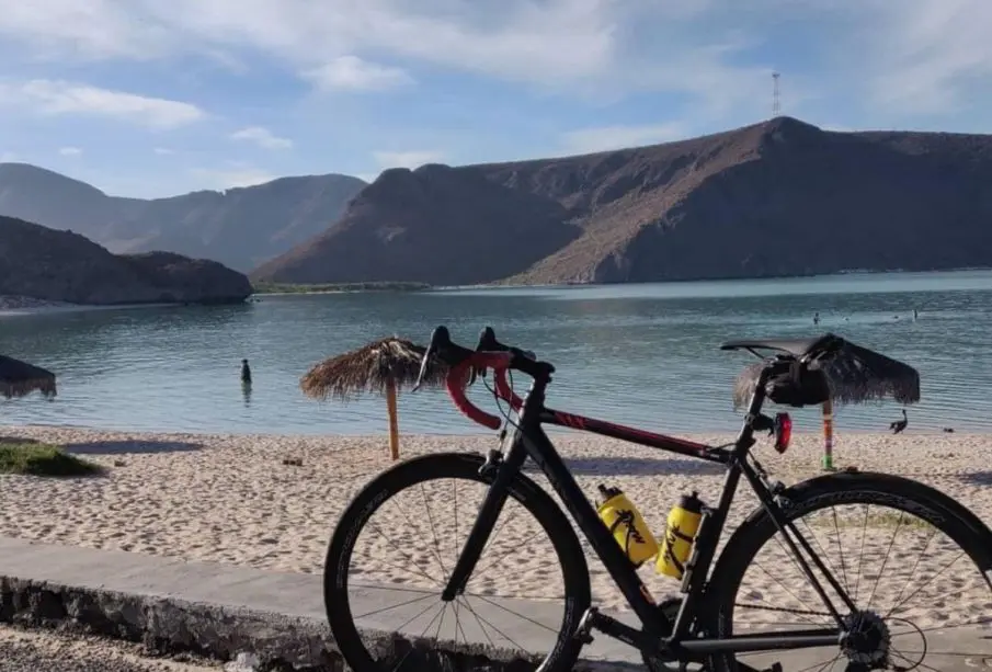 Bicicleta en playa de La Paz