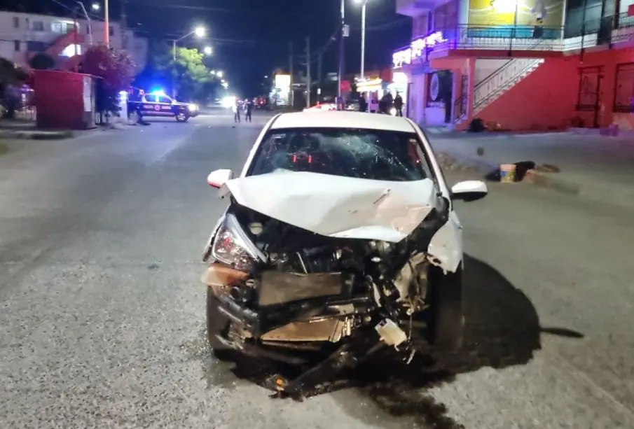Automóvil dañado tras choque en La Paz