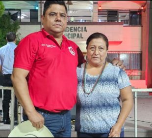 Mario Escobar y su esposa Dolores.