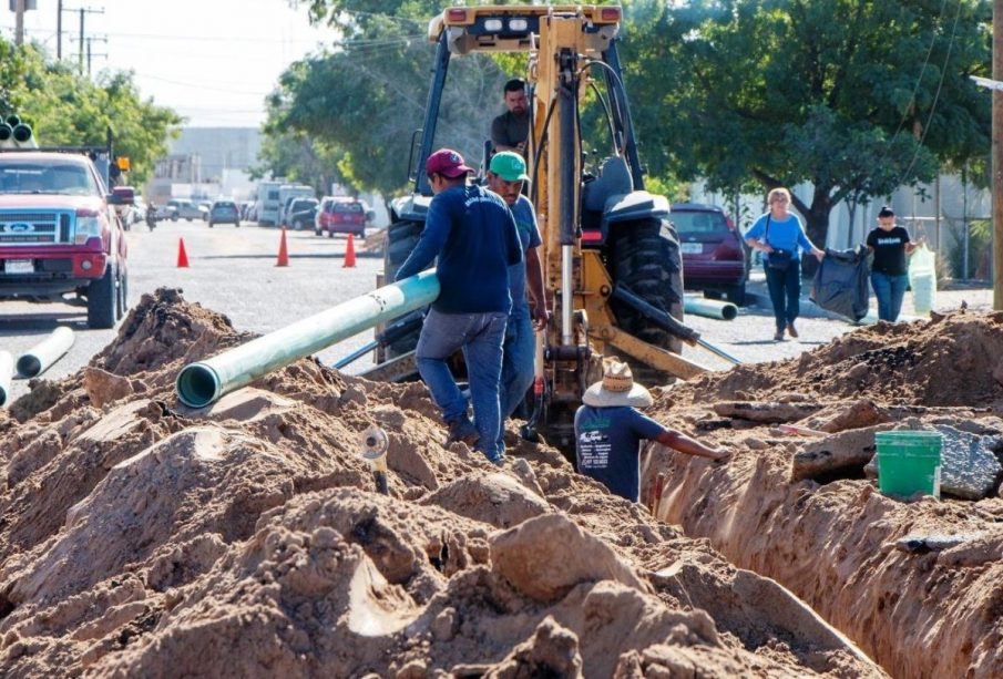 Arreglan fugas de agua en La Paz