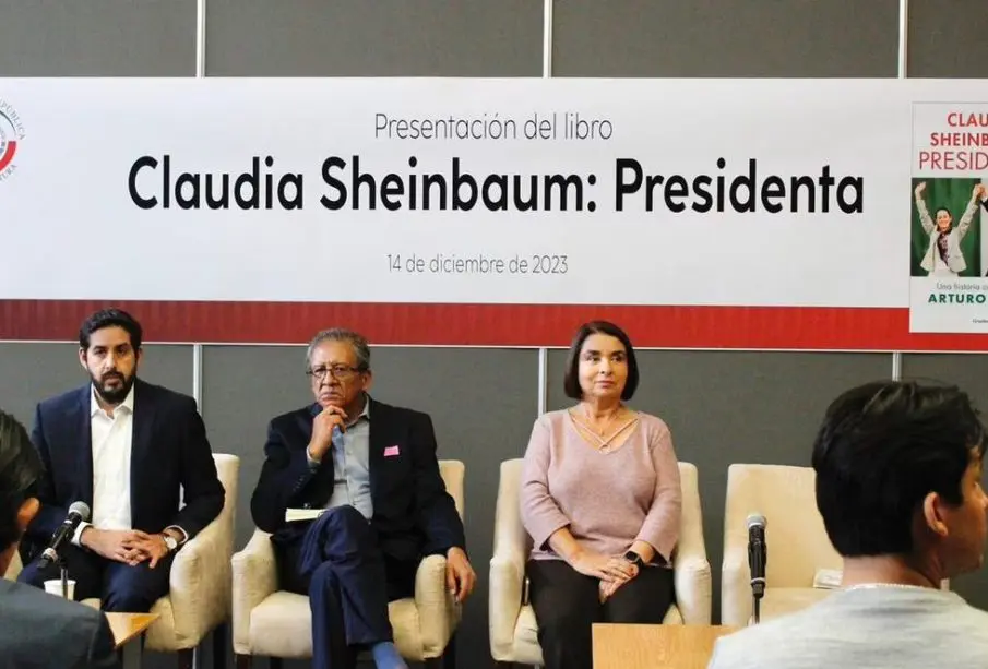 Arturo Cano y la senadora Antares Vazquez en presentación de libro