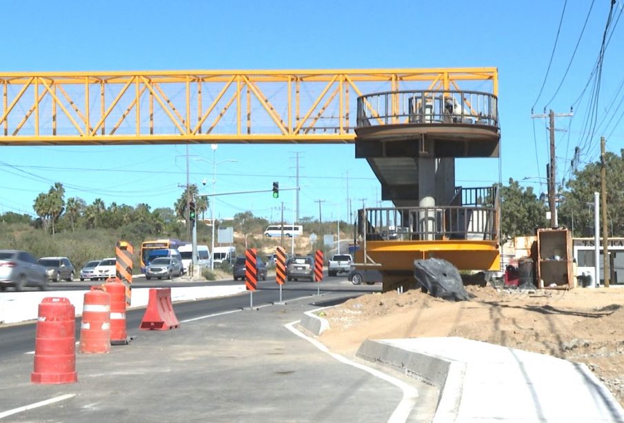 Construcción de puente peatonal en SJC