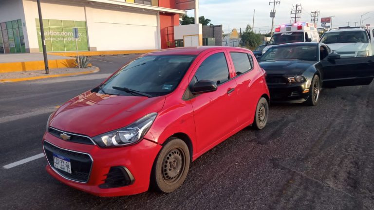 tres vehiculos involucradso en carambola