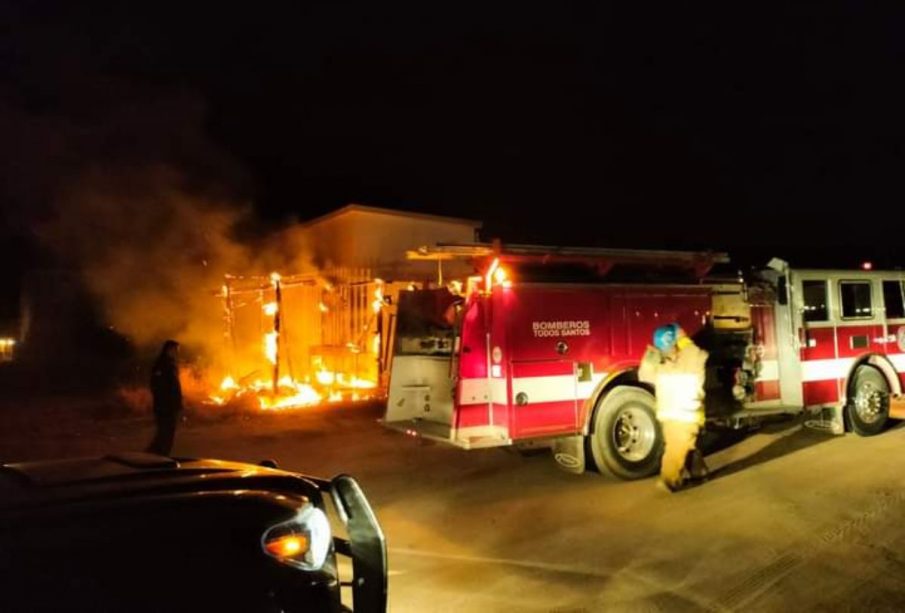 Camión de bomberos en Todos Santos