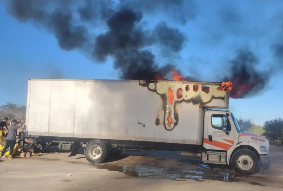 Camión incendiado en Las Pocitas