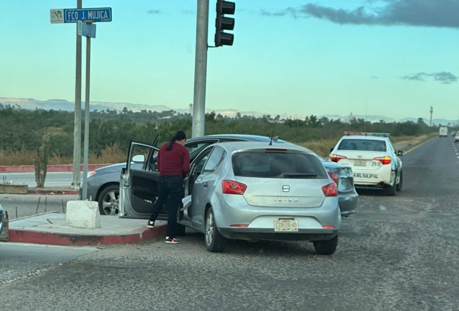 Dos vehiculos involucrados en choque en el libramiento