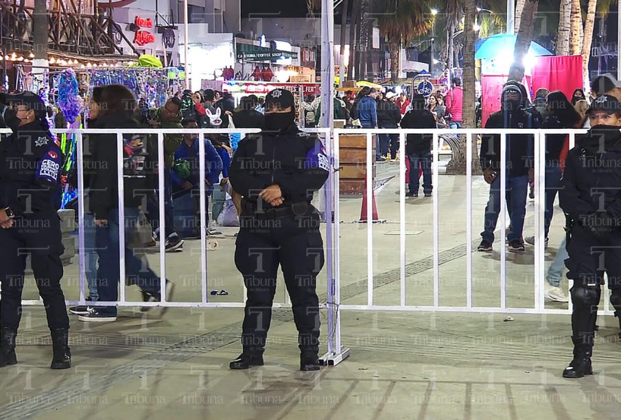 Elementos de seguridad en el Carnaval de La Paz 2024