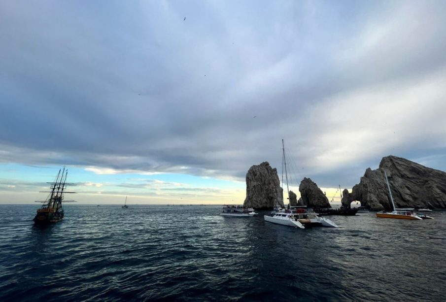 Embarcaciones en arco de Cabo San Lucas