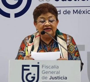 Mediante investigación periodística, Ernestina Godoy es acusada de plagiar su tesis
