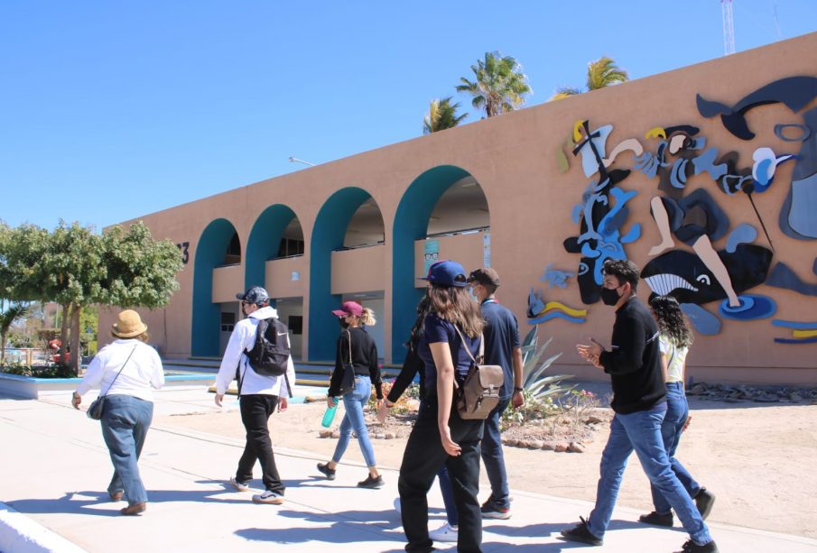 Estudiantes de la UABCS