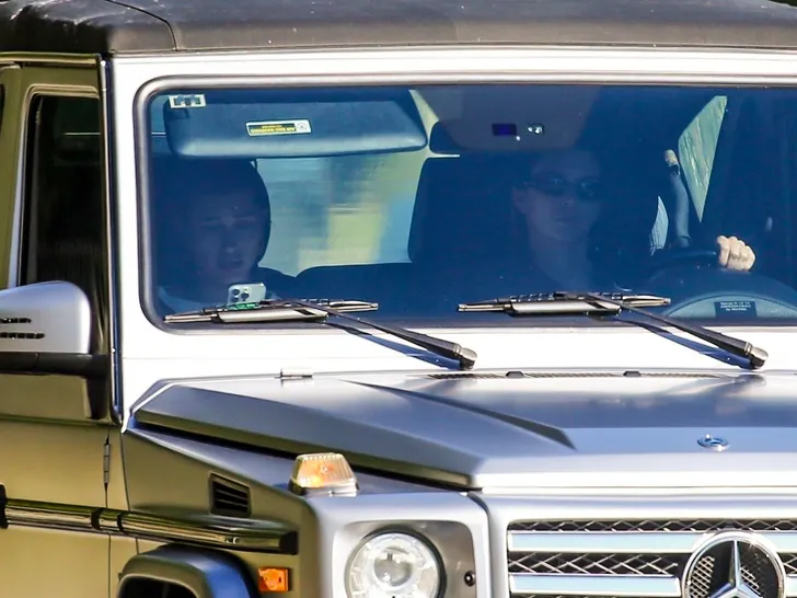 Hailey Bieber y Kendall Jenner en Beverly Hills