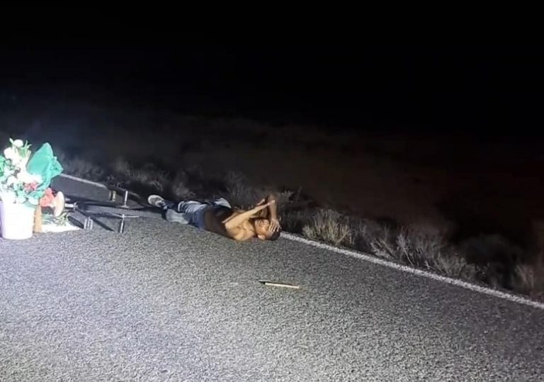 Hombre tirado en carretera supuestamente atropellado