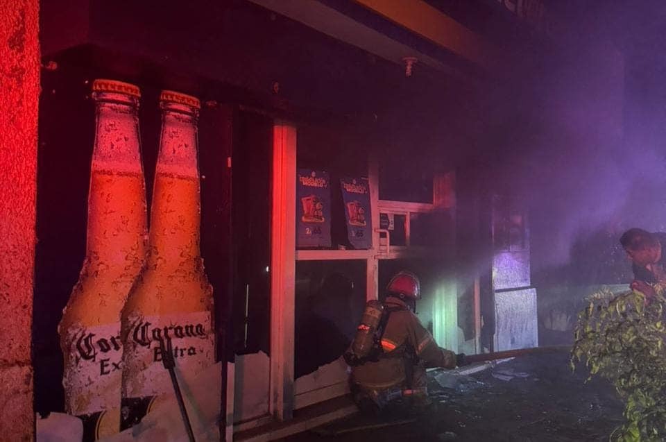 Incendio en expendio de cerveza