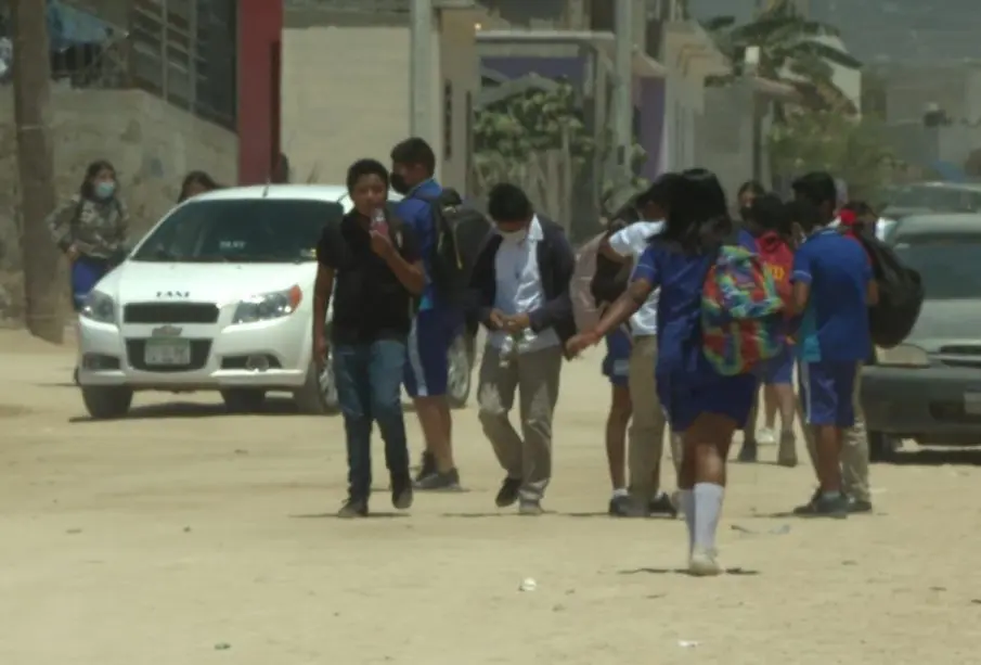 Jóvenes de educación básica de Los Cabos