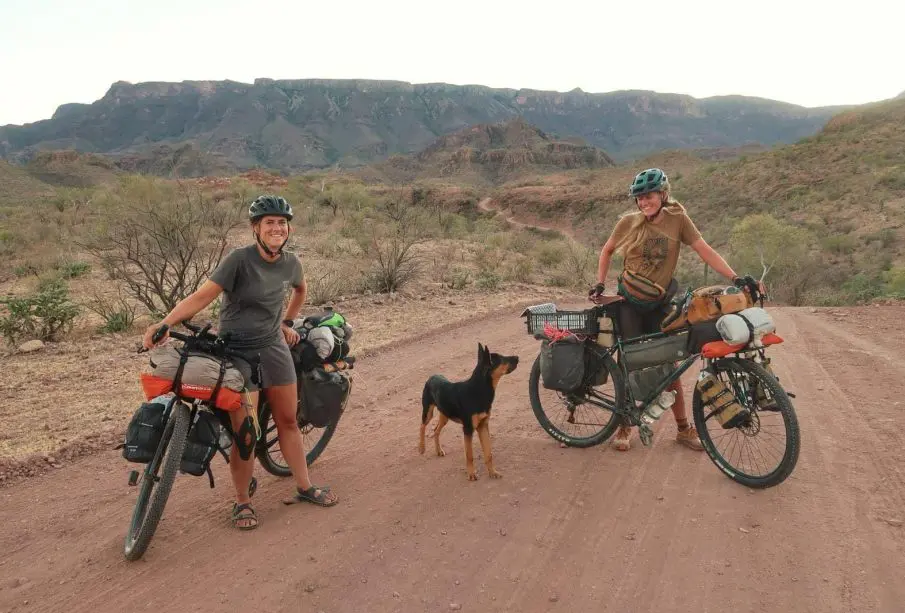 Joyce y Patty, ciclistas europeas