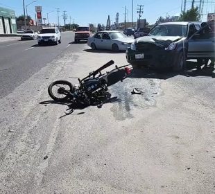 Moto y camioneta involucradas en accidente