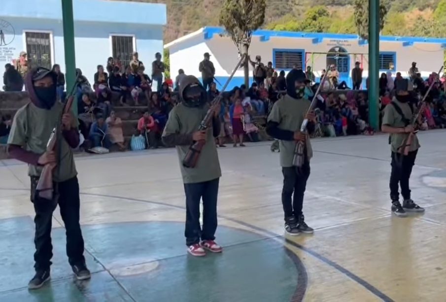 Para defender su pueblo, niños son armados