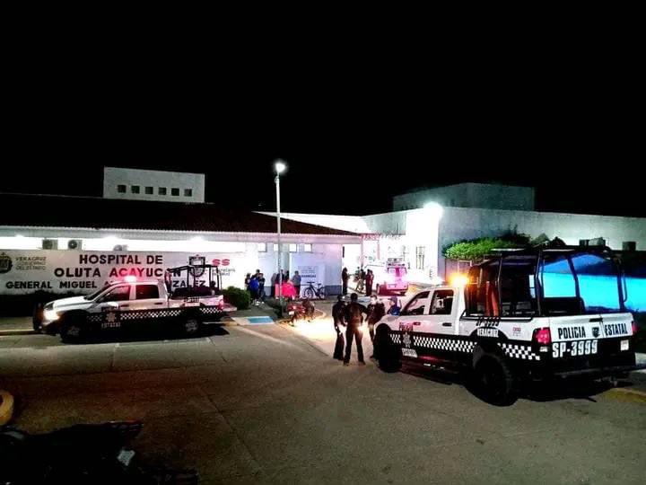 Operativo de seguridad en hospital de Acayucan donde quisieron rematar a niña